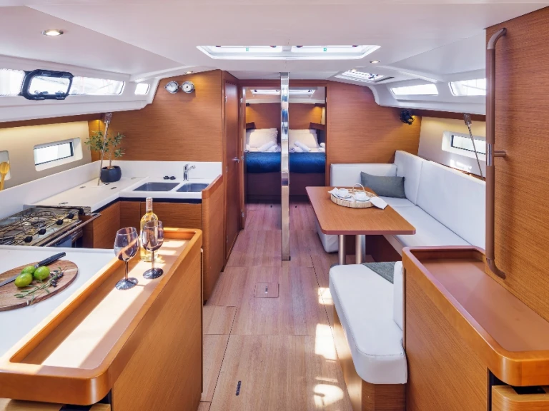 Rent a Jeanneau Sun Odyssey 440 Néa Péramos