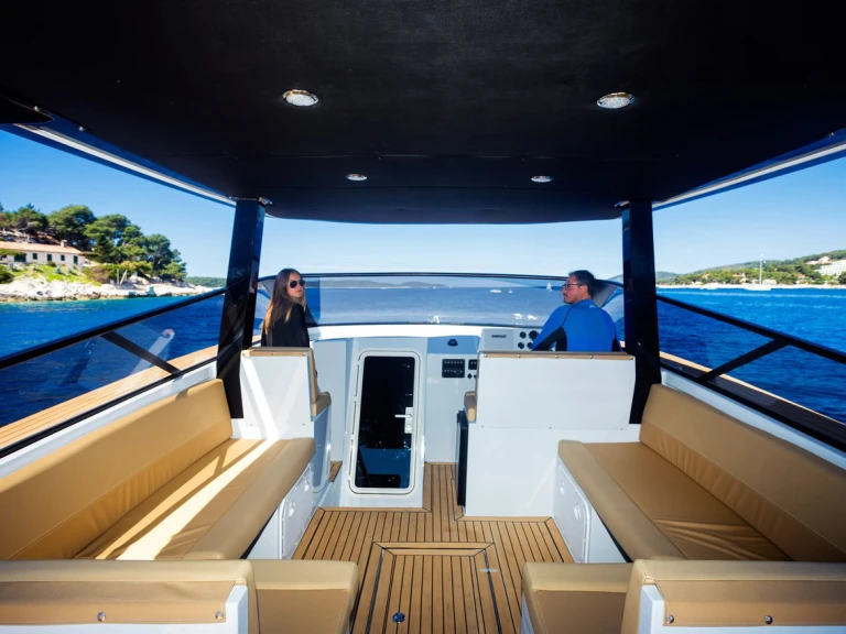 Boat rental Colnago Colnago 38 in Hvar on Samboat