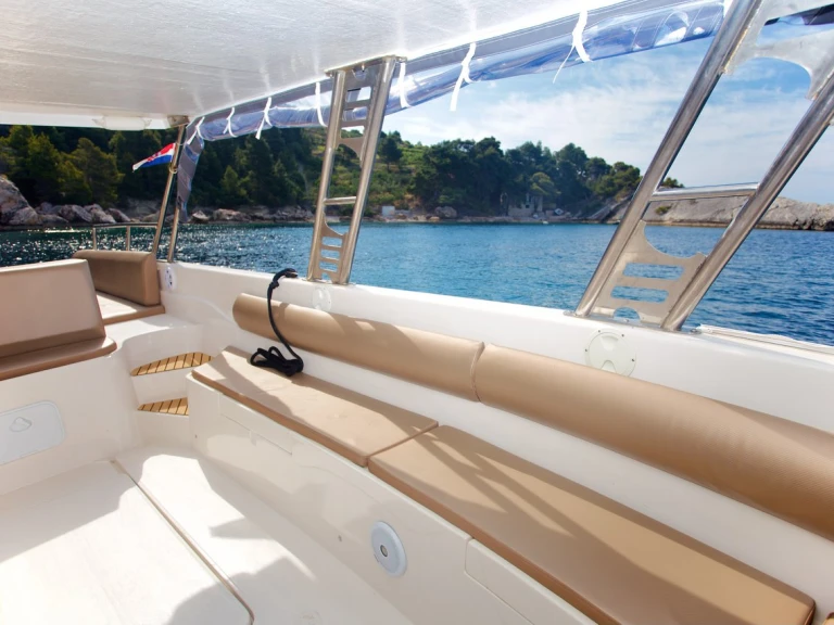 Aqua-Sport Enzo 35 in Hvar on SamBoat
