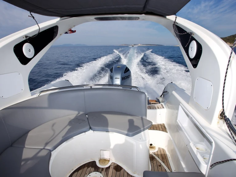 Yacht charter Hvar cheap Flyer 828