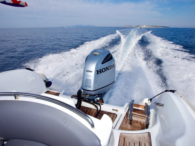 RIB rental in Hvar - Flyer Flyer 828