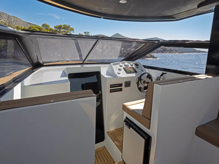 Boat rental Custom Made XP 38 in Hvar on Samboat