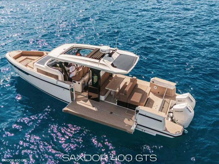 Boat rental Saxdor SAXDOR 400 GTS in Ibiza Town on Samboat