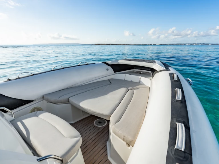 RIB rental in Ibiza Town - Zodiac Sea Hawk 800