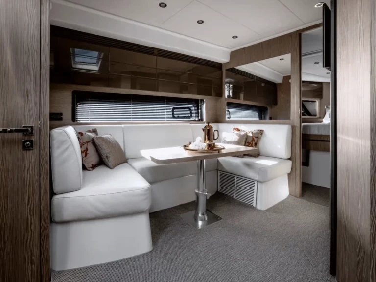 Luxury Yacht rental in Monaco - Azimut Atlantis 44