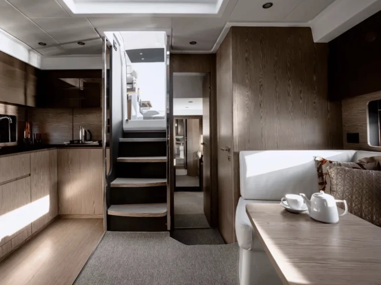 Boat rental Azimut Atlantis 44 in Monaco on Samboat