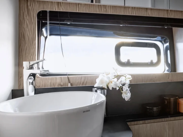 Luxury Yacht rental with or without captain Azimut Monaco