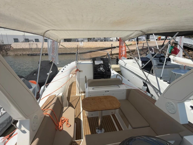 Bareboat Rental RIB Capelli with a boat licence