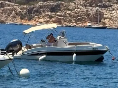 Motorboat for rent Saint Paul's Bay at the best price