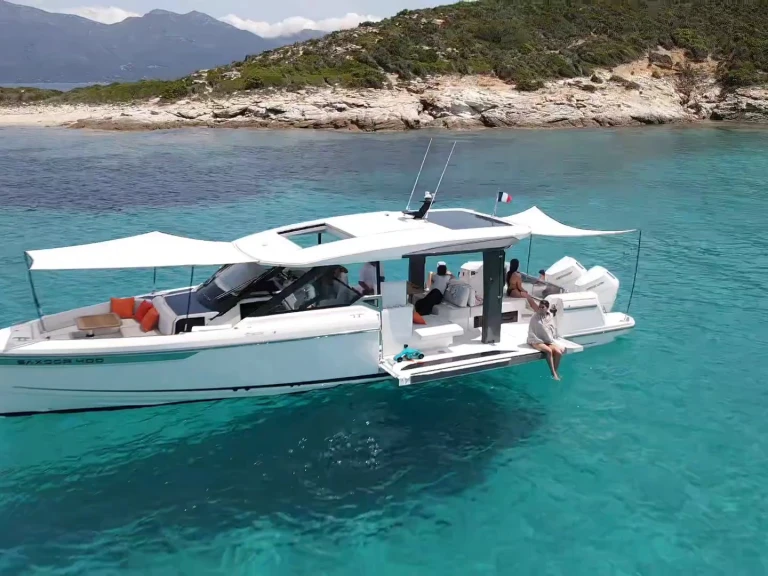 Motorboat for rent Golfe de Saint-Tropez at the best price