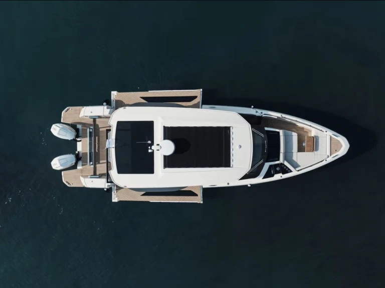 Saxdor Saxdor 400 GTO charter bareboat or captained in  Golfe de Saint-Tropez