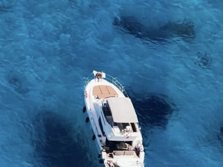 Luxury Yacht for rent Golfe-Juan at the best price
