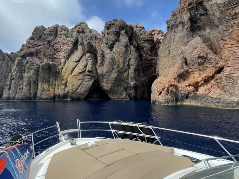 Luxury Yacht rental in Golfe-Juan - Bavaria Virtess 420 Fly