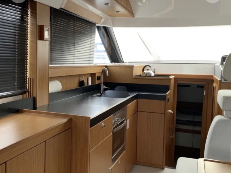 Yacht charter Golfe-Juan cheap Virtess 420 Fly