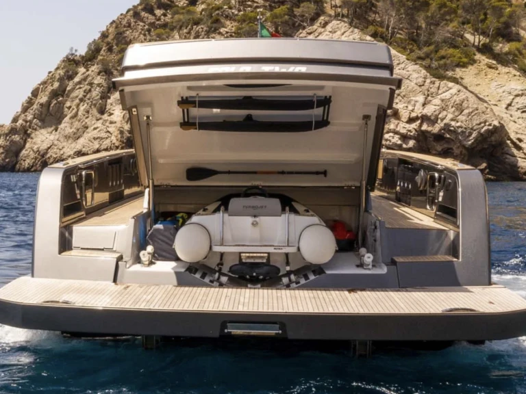 Bareboat Rental Motorboat Pardo Yachts with a boat licence