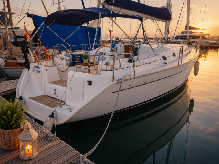 Sailboat rental in Port of Alicante - Bénéteau Cyclades 43.3