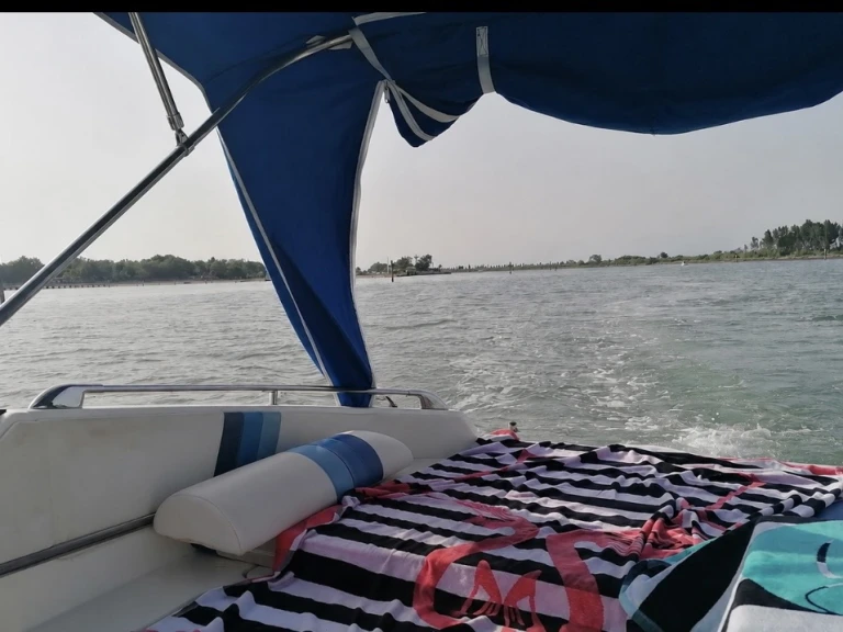 Bareboat Rental Motorboat Acquaviva with a boat licence