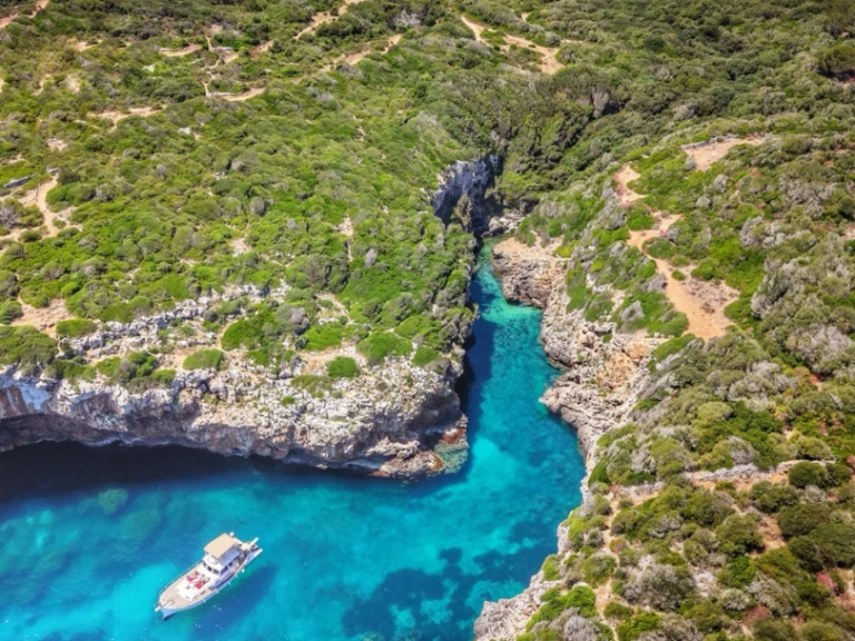 Yacht charter Mahón cheap DIVINA II