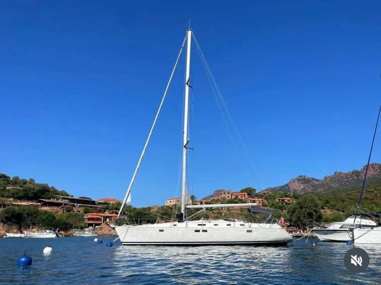 Bénéteau Oceanis 440 in Marseille on SamBoat