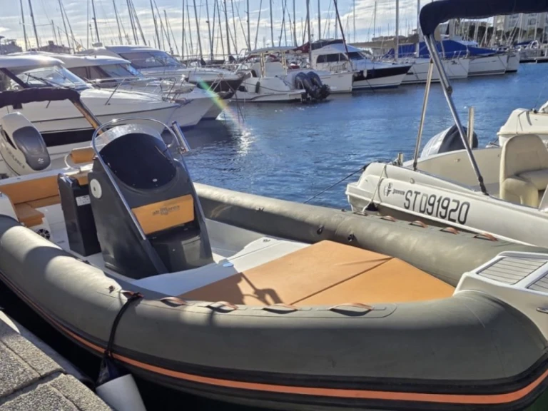 Yacht charter Cannes cheap Wave 27
