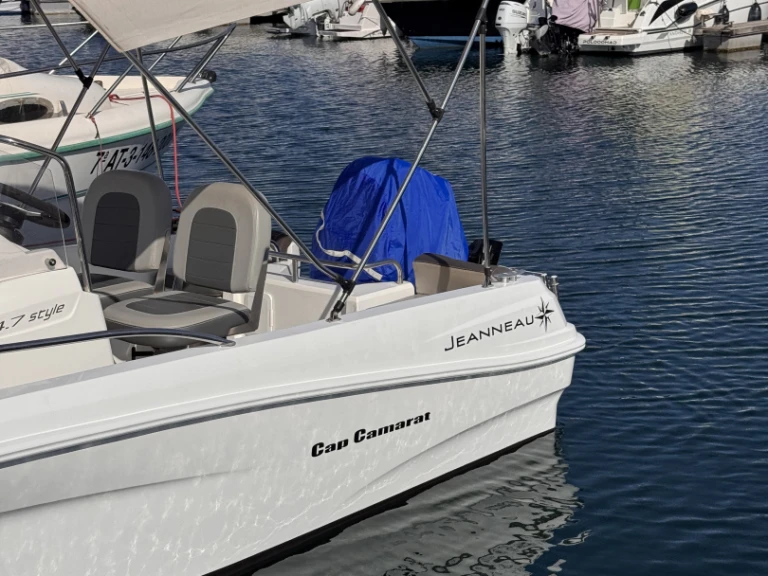 Yacht charter Alicante cheap Cap Camarat 4.7 CC Style