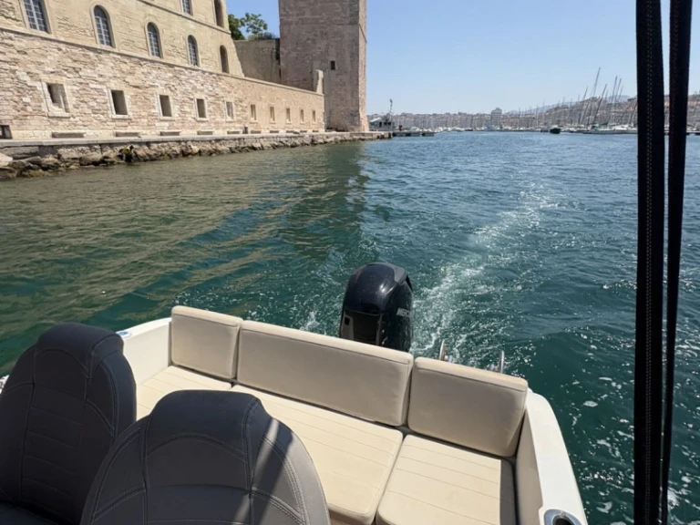 Boat rental Quicksilver Activ 535 Open in Marseille on Samboat