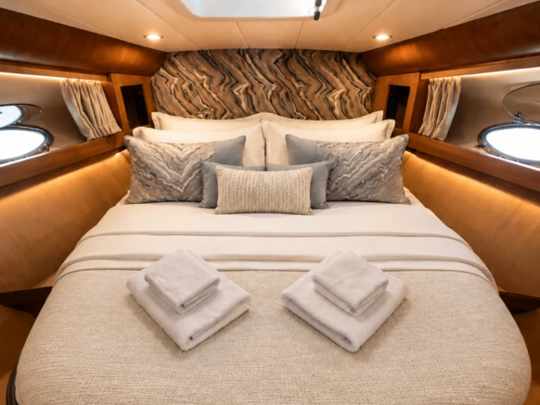 Bareboat Rental Motorboat cherokee with a boat licence
