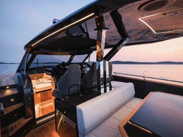 Yacht charter Monaco cheap FOCUS 37