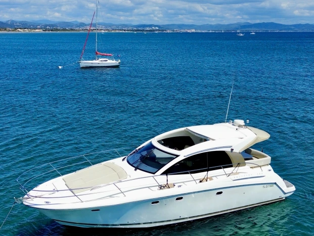 Boat rental Jeanneau Prestige 38 S in Hyères on Samboat