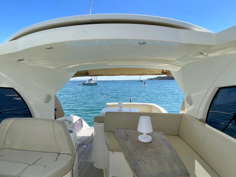 Motorboat rental with or without captain Jeanneau Hyères