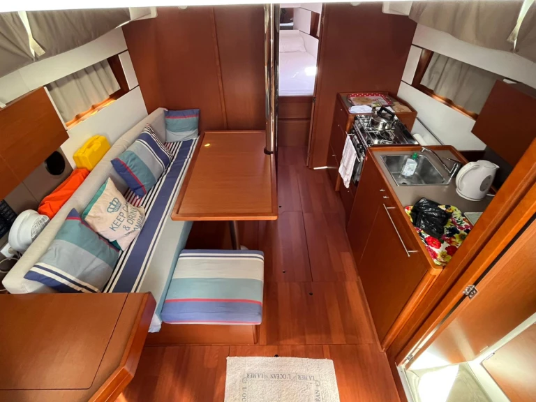 Bareboat Rental Sailboat Bénéteau with a boat licence