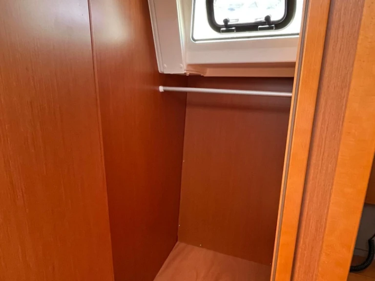 Sailboat for rent Les Sables-d'Olonne at the best price