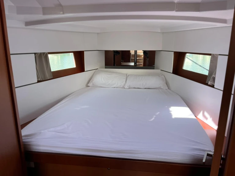 Bénéteau Oceanis 38.1 in Les Sables-d'Olonne on SamBoat