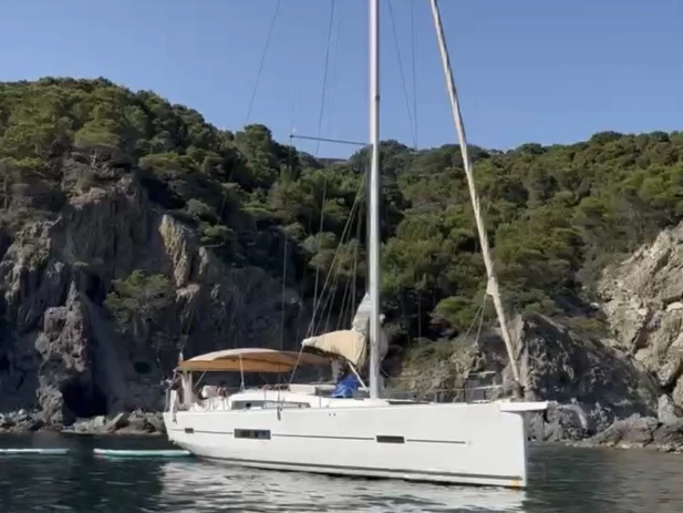 Boat rental Dufour Dufour 520 Grand Large in La Seyne-sur-Mer on Samboat