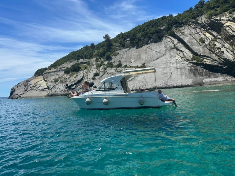 Motorboat rental with or without captain Bénéteau Bar