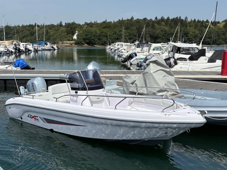 Motorboat rental with or without captain Ranieri Bénodet