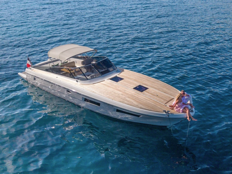 Rent a Itama Itama 45 Saint-Raphaël