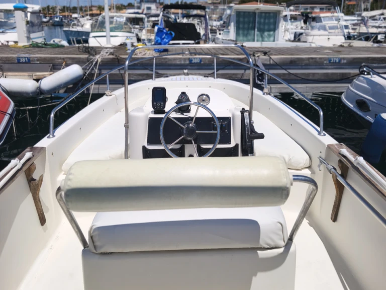 Motorboat rental with or without captain Marinello Saint-Raphaël