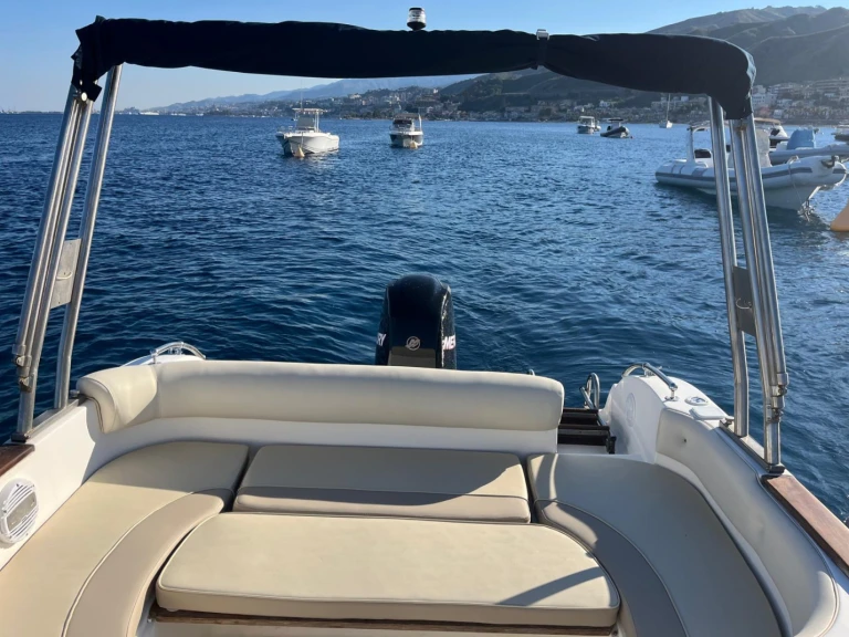 Motorboat for rent Messina at the best price