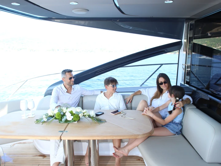 Princess Princess V55 in Saint-Raphaël on SamBoat