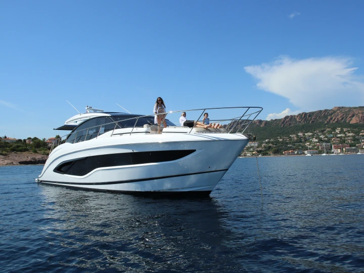 Boat rental Princess Princess V55 in Saint-Raphaël on Samboat