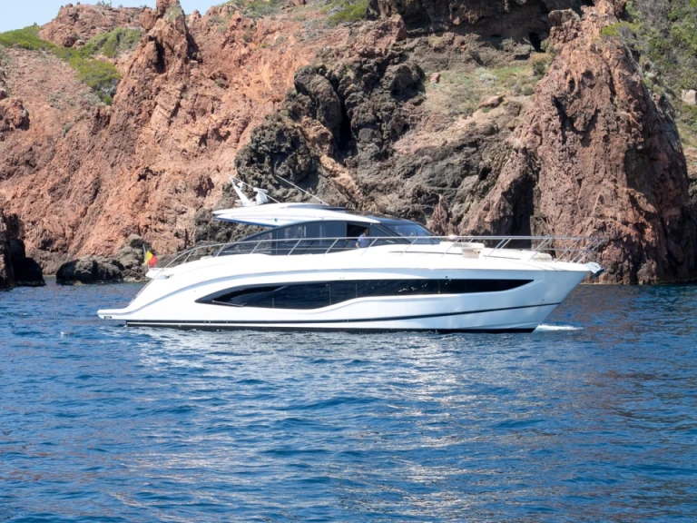 Motorboat for rent Saint-Raphaël at the best price