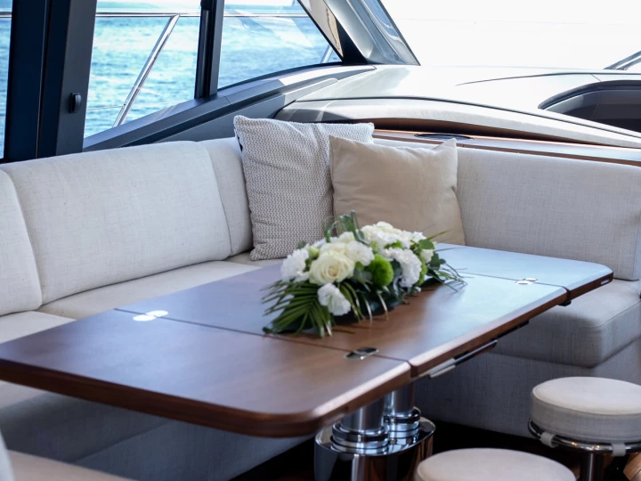 Princess Princess V55 in Port de Saint Tropez on SamBoat