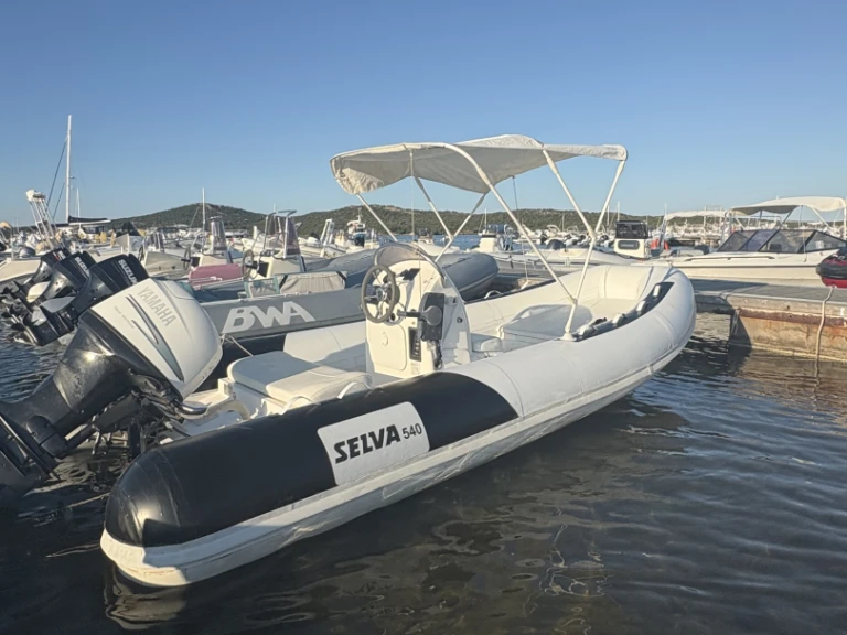 Bareboat Rental RIB Selva 5,20 with a boat licence