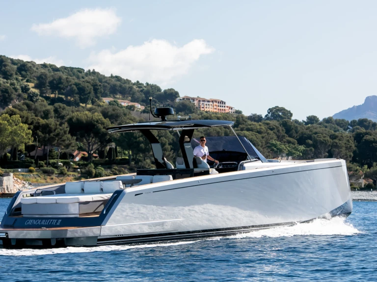 Motorboat rental with or without captain Pardo Yachts Saint-Raphaël
