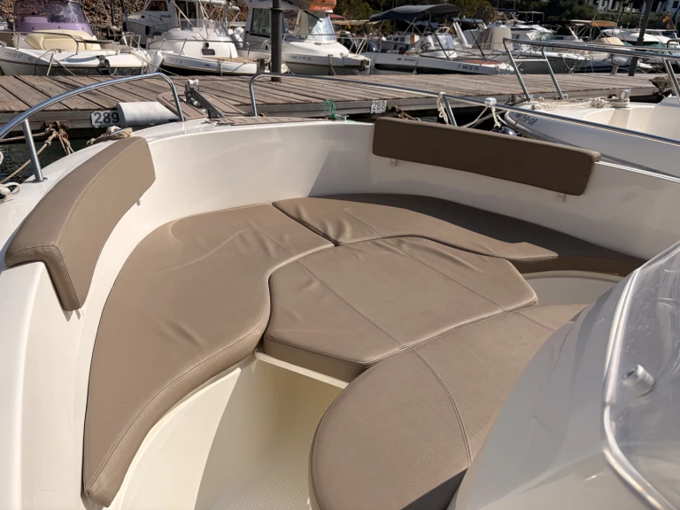 Bareboat Rental Motorboat Pacific Craft with a boat licence