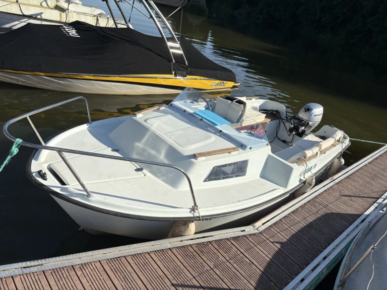 Rent a Bénéteau Californie 440 Écouflant