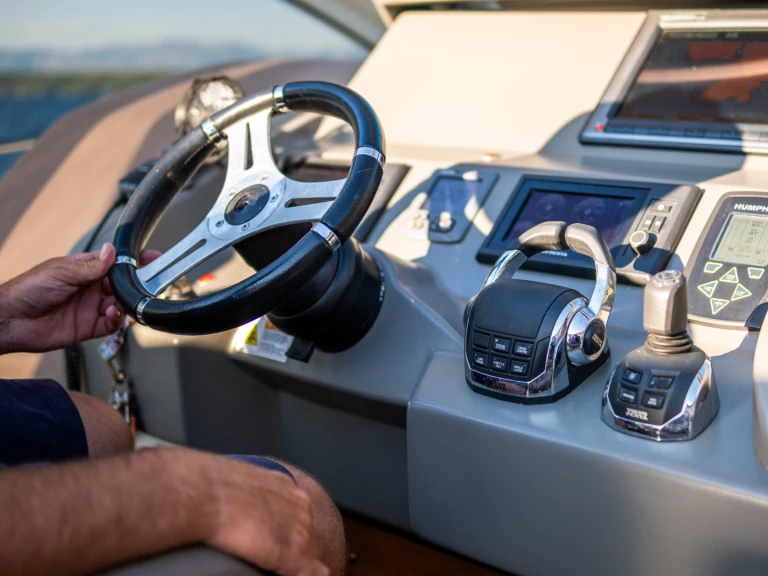 Boat rental Cranchi Cranchi 56 ST in Split on Samboat