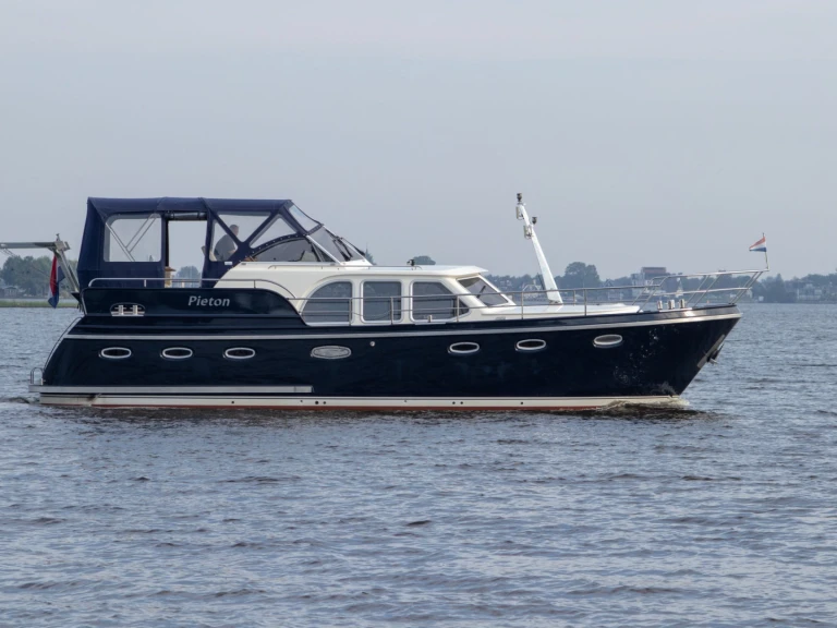 Motorboat for rent Akkrum at the best price