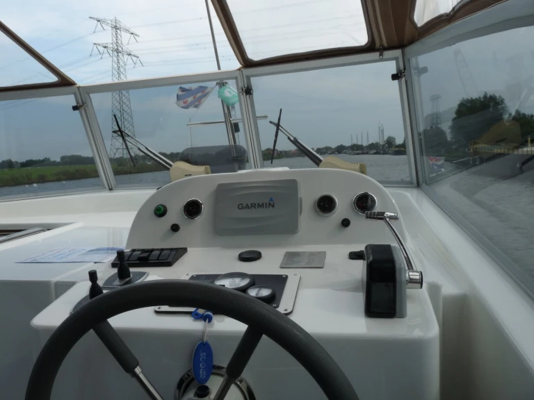 Bareboat Rental Motorboat  with a boat licence